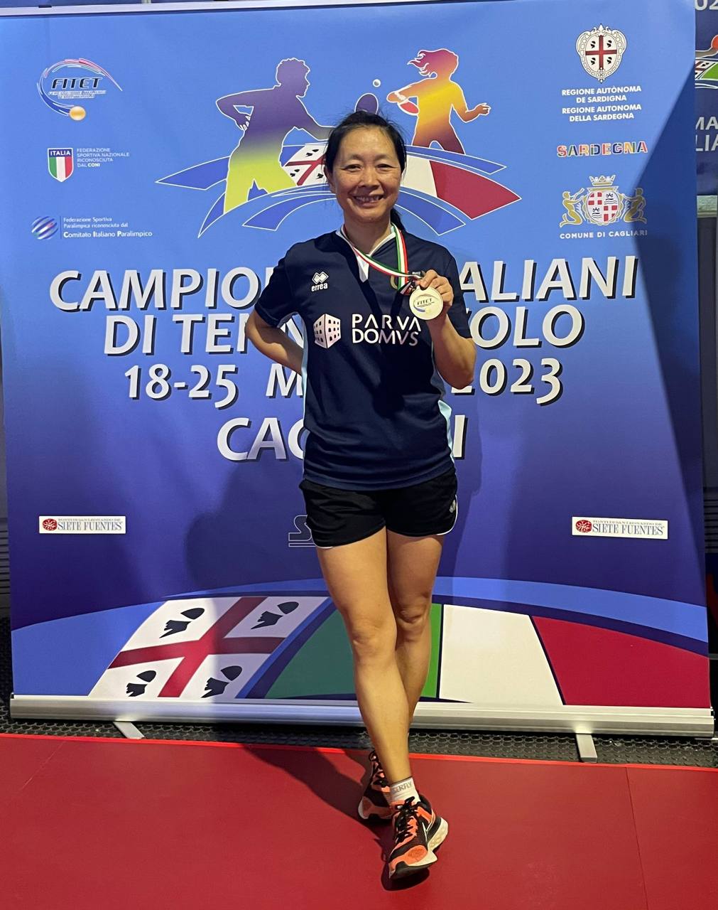 Xuelan Wang con la medaglia del singolo II categoria